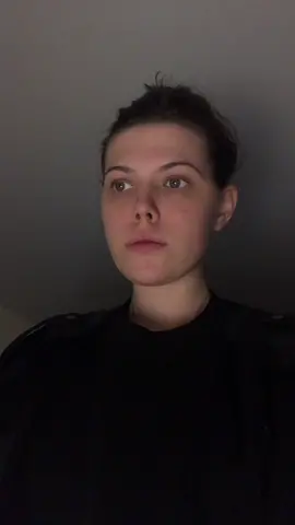 Это я. Хожу по дому в колготках, потому что постирала ВООБЩЕ все штаны, которые у меня есть. А у вас как дела..?