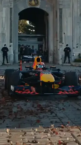 the sound of that engine tho 😍 w/ Alex Albon #redbull #givesyouwiiings #f1 #f1car #slomo #track #drift
