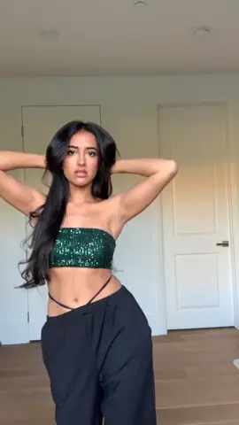 Fam we’re so close to 100k! 👀😅 #shakira #bellydance #hipsdonttlie #browntiktok #bollywood #ArabTikTok #desi #revolve #indian #HomeCooked #GiftOfGame