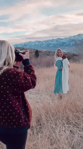 BTS of our family Christmas cards! 🎄❄️🥰 #EasyDIY #BTS #photoshoot #familyphotos #bloggers #familiesoftiktok #btsphotoshoot #foryou #foryoupage