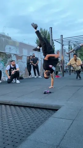 #itstricky B’Boy sunny in action 🇬🇧 at our famous spot ! #bboy #dance #breakdance #workout #cool #fyp #foryoupage #fy