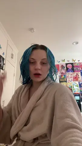 ITS SO UNEVEN AND CHOPPY I SHOULD HAVE GOT A CLIP OF IT WHILE STRAIGHTENED HAHAHA