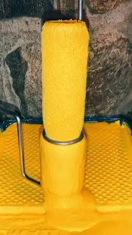 Squeezing paint roller by @zemopainting