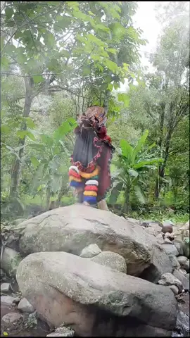 menari di atas batu...Barong Luis Crew