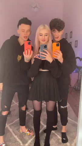 На чей телефон снимали?🤪