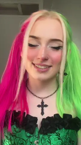 The pink and green is officially gone :((