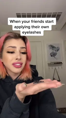 Tru 😖 #foryou #pov #fyp #makeupfail #makeuphack #eyelashes