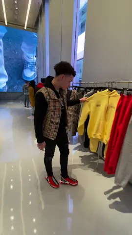 Popped in to the @boohooman new office for the drip 🔥💧