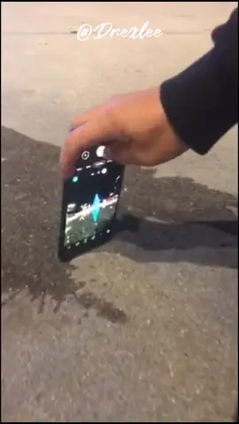 create a super dope shot by just using some water and your phone! the photo is raw straight from the phone. #cameratricks #photos #samsung @steezc