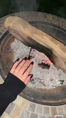 #اكسبلورر #شبة_نار_وحطب كنت باحط مقطع بس حسيت صوت النار والحطب حلو 🥰