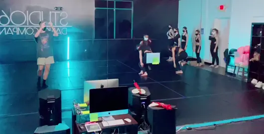 walking into the weekend like... @studio61dance #jazzdancers #chasehudsonchoreo #fyp #dance #studio61 #anythingido