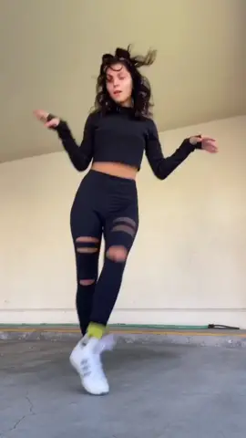 #shuffle #shuffledance #like #Love #moves #dancevideo #upthebeat #justdance #footwork #fyp #foryou #trend #song #happy #girl #4u #dance #style #dancer