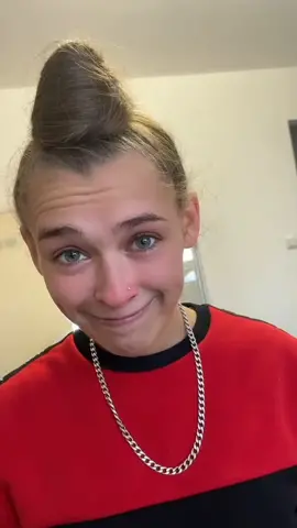 Come for her eyebrows waxed left wiv a nose piercing 😂 #fyp #nosepiercingchallenge