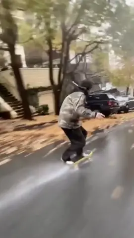 Honestly just so impressed with the camera guy. 😳🌧 #Skateboarding #sanfrancisco #skateboardtiktok (🎥: IG/shyguyseeps, tannernapper via thrashermag)
