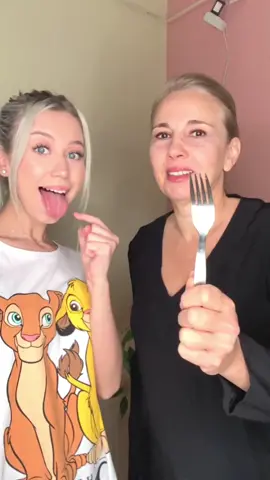 Our mom and my girlfriend @alexisfeather pranking me