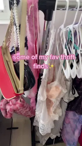 thrifting ur clothes>>>