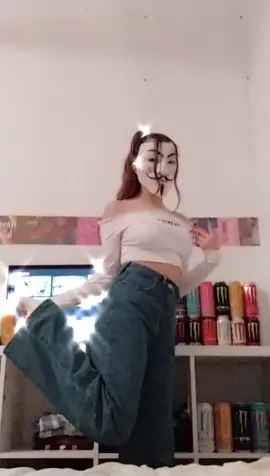 c'est quoi votre musique préféré ?? 🍑✨ je dois refaire ma playlist 🤗#blingfilter #danse #tiktok #anonymous #anonymousgirl #anonyme #indie #bling