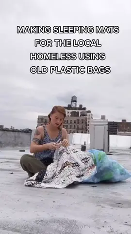 @imstyxriver always providing the most emmaculate vibe #nycrooftop  #helpthehomeless #crochet #plarn #plasticbagchallenge #DIY