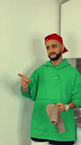 Ты знаешь, кого отметить 😃