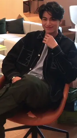 ให้กี่คะแนนดี สำหรับลุคเท่ของ @gulfkanawut17 💥 #GQThailand #คลาสแฟชั่น #กลัฟคณาวุฒิ #gulfkanawut17 #gulfkanawut #แฟชั่น #สไตล์ #GQ