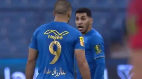 اشتباك عبدالرزاق حمدالله وسلطان الغنام فب مباراة النصر والرائد  #الهلال #النصر
