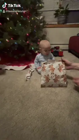 #ohnonononoo #christmaspresents #babyfail #haha #thatfacetho #momlife #lifewithbrothers