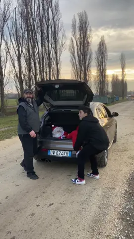 Quando investi per sbaglio Babbo Natale... 😂  “10 giorni con Babbo Natale “ su #PrimeVideo !! @primevideoit  #pubblicita