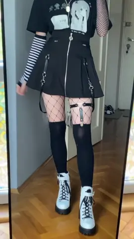 🖤@aeroplvnes🖤 Cute outfit check. ☺️🔥 #egirls #darkaesthetic #OOTD #egirlaesthetic #styleinspo (IG in bio)