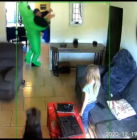 Help me TT #tttime #daddysgirl #ttwonderwoman #bulldawg #bulldawglove Thank you @phenixcapri for the #aliencostume Merry Christmas 🎄