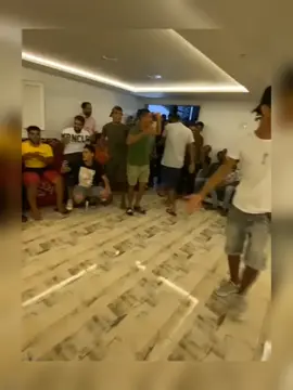 مستحيل نشوف الفيديو ومانضحكش علي اللباس الأسود كيف يرقص☻😂😂😂😂😂#like_and_follow #fypシ #forupa #forupa #foryou #ليبيا #برقة🏳🏴‍☠️🏴