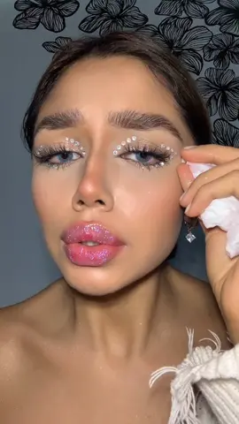 I can’t ✨🥺 #fyp #makeup #gloss #ttdeye