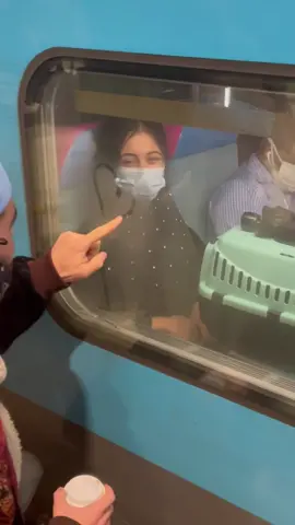 Meilleure réaction à la fin￼ ✊💍😍 #humour #Love #amour #coeur #declaration #train #laugh