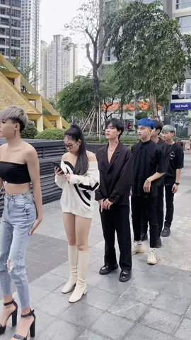 Cao ráo đẹp trai mà đi chen hàng vậy a trai :) (ins: _tungo202) @nicklee2k