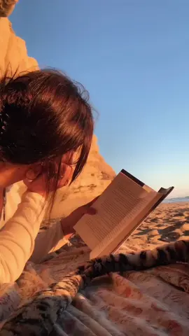 me listening to lana and romanticizing every second of my life so i can be the cool mysterious girl reading on the beach🌾🌕🪐 #BookTok #lana