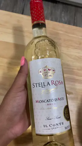 Quick little christmas gift for my daycare lady! #kimmyskreations #winebox #enjoytheholidays