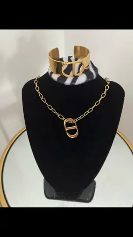 Chicas ya disponible en la página de Instagram her closet style estos bellos conjuntos de accesorios de joyería ❤️