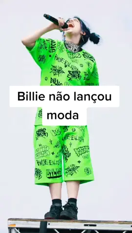 Aaliyah era uma cantora norte americana dos anos 90 e foi ela que começou a usar roupas assim.  #fy #hiphop #gangsterstyle #foryou #90s #aaliyah
