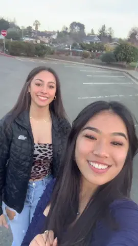 Hey yall im here w my best friend on christmas eve @chelsea.soares #FelizNavidad #TimeWarpJump #fyp