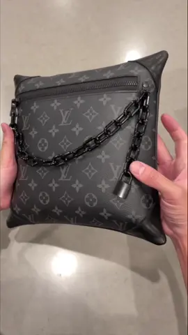 My #ChristmasGift this year was recycled 🥰 Custom #MICHAELNGO x #LouisVuitton Leather #MonogramEclipse Pillow & Mask #LV