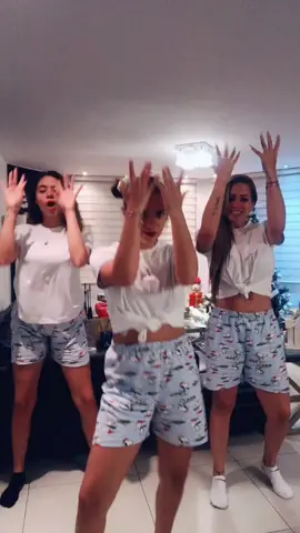 Siempre con ellas 🤍 @melissalobatonklu @mklug3