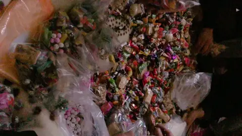 #تعاليل #اعراس #افراح #حلو #تعبئة #محبه #جمعه #زغروته #فرحه #رقص #اغاني #تفاعل #هاشتاج #اضافه #اكسبلور #اكسبلورر #اضافه #توزيعات #ملبس #حلقوم #توفي