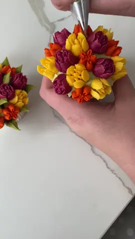 Who's making a New Year resolution this year?? Hope you all had a good Christmas. #edibleart #buttercream #cupcakegoals #cupcakeinspo #igcakes