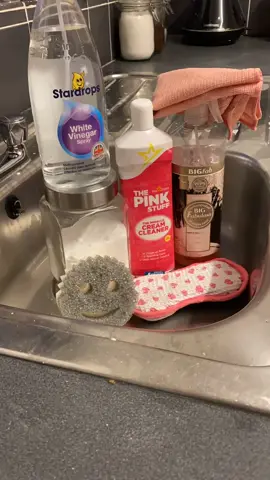 Pink sink clean 💗 #fyp #sinkcleaning #timelapse #satisfying #cleaningtiktok #cleaningyoulllove #cleanwithabbi