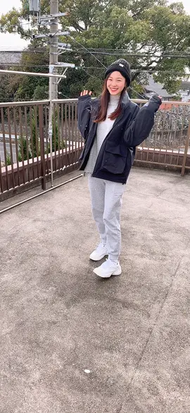 Con bé lần đầu đc ngún nguẩy dưới tuyết 🤣🤣