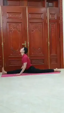 Xoạc chân là bài tập giúp tăng sự dẻo dai và linh hoạt cho cơ thể rất hiệu quả. #education #leanontiktok #dcgr #yogaannhien #yoga