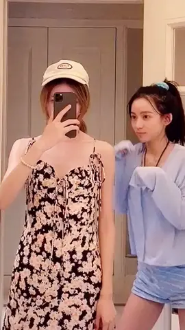 dance with my friend💃👩‍❤️‍💋‍👩🤪#girls #dance #amazing #capcut #foryou