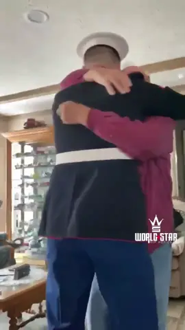 Surprised his family by coming home from the #Marines 🙏❤️🙌 (via @usmc6300 ) #Welcome2021 #surprise