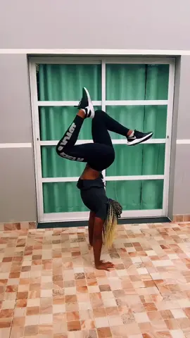 😛 #handstand #hometraining #fypシ #fy #sport