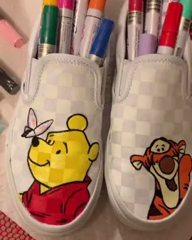 #RobTheOriginal hookin his niece up with custom Vans! 👀 @officialrobtheoriginal #art #sneakers