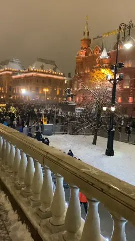 2 января 2021 -Народу тьма  #rec #краснаяплощадь #москва #гум #центр #охотныйряд